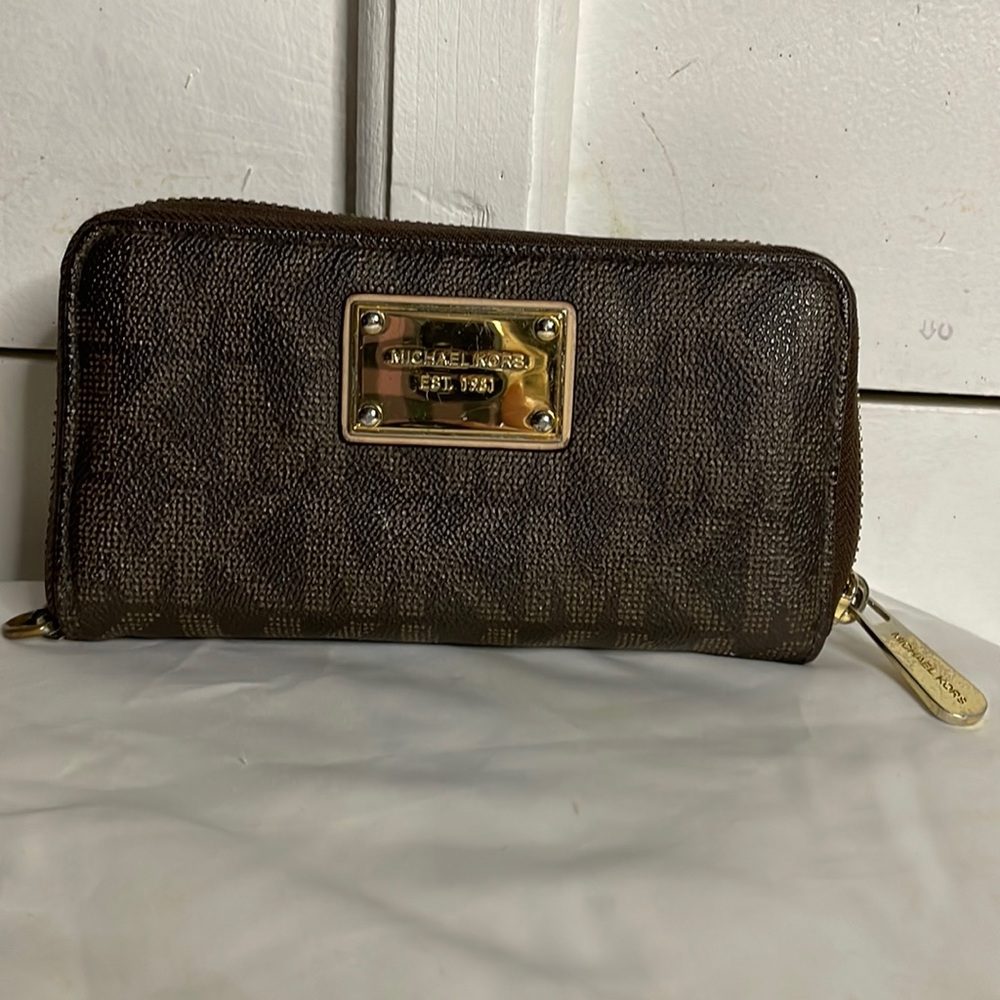 Authentic MK wallet no strap